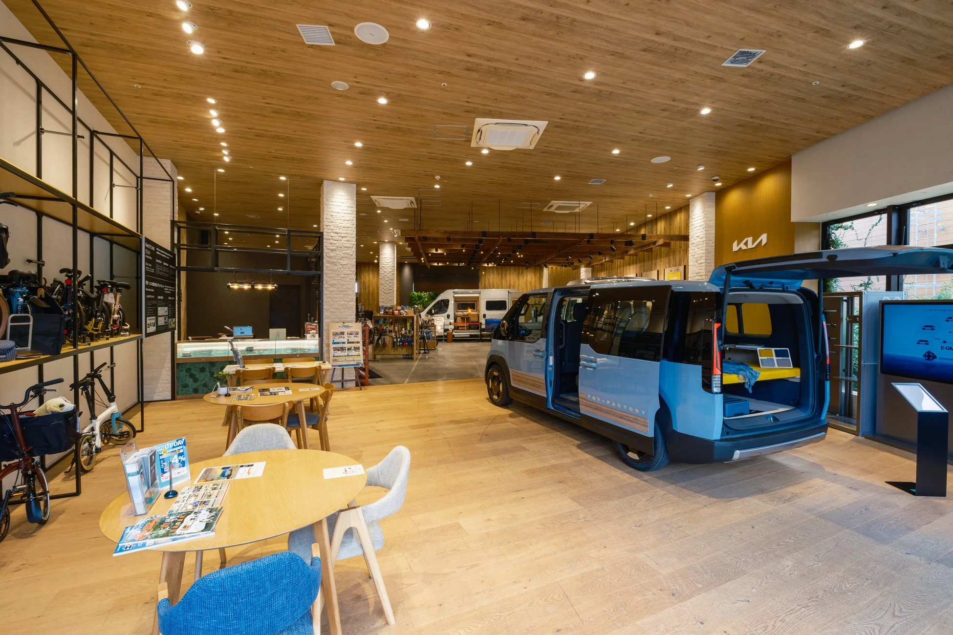 Kia PBV 東名横浜のショールーム内観