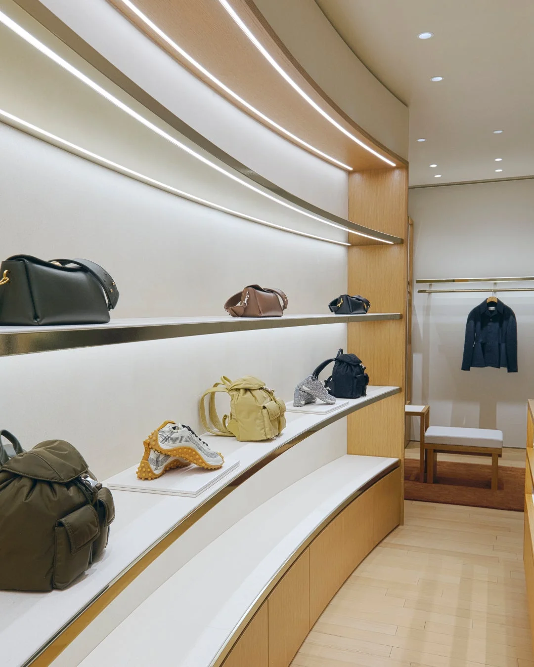AMI PARIS GINZA SIX バッグ・スニーカー