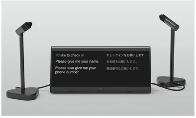 マイクに挟まれた黒いディスプレイデバイス