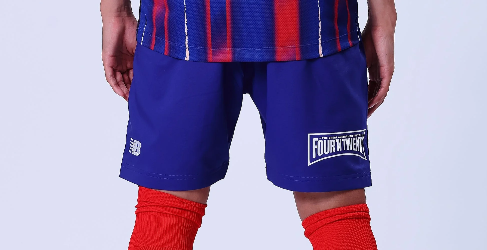 Four'N Twentyのロゴ入りユニフォームショーツ