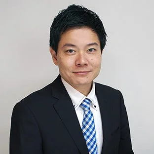 笑顔の男性