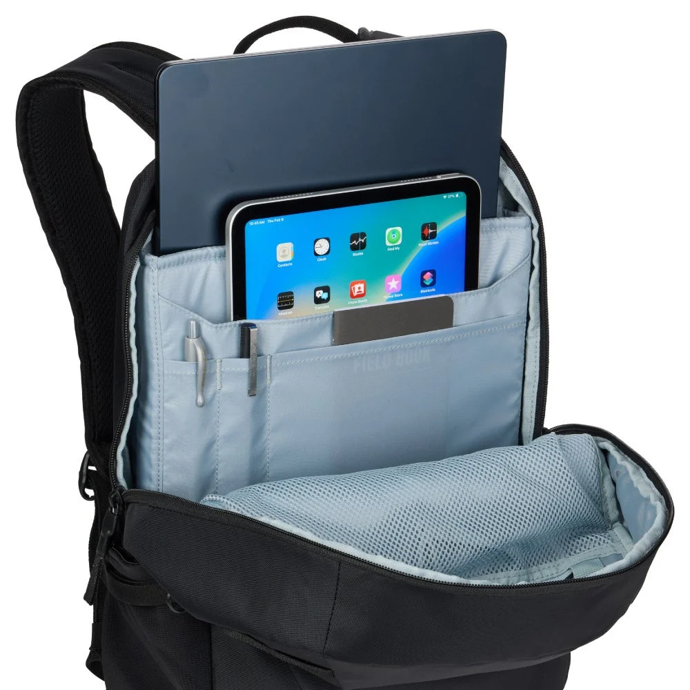 バックパック内部のPCとiPad収納