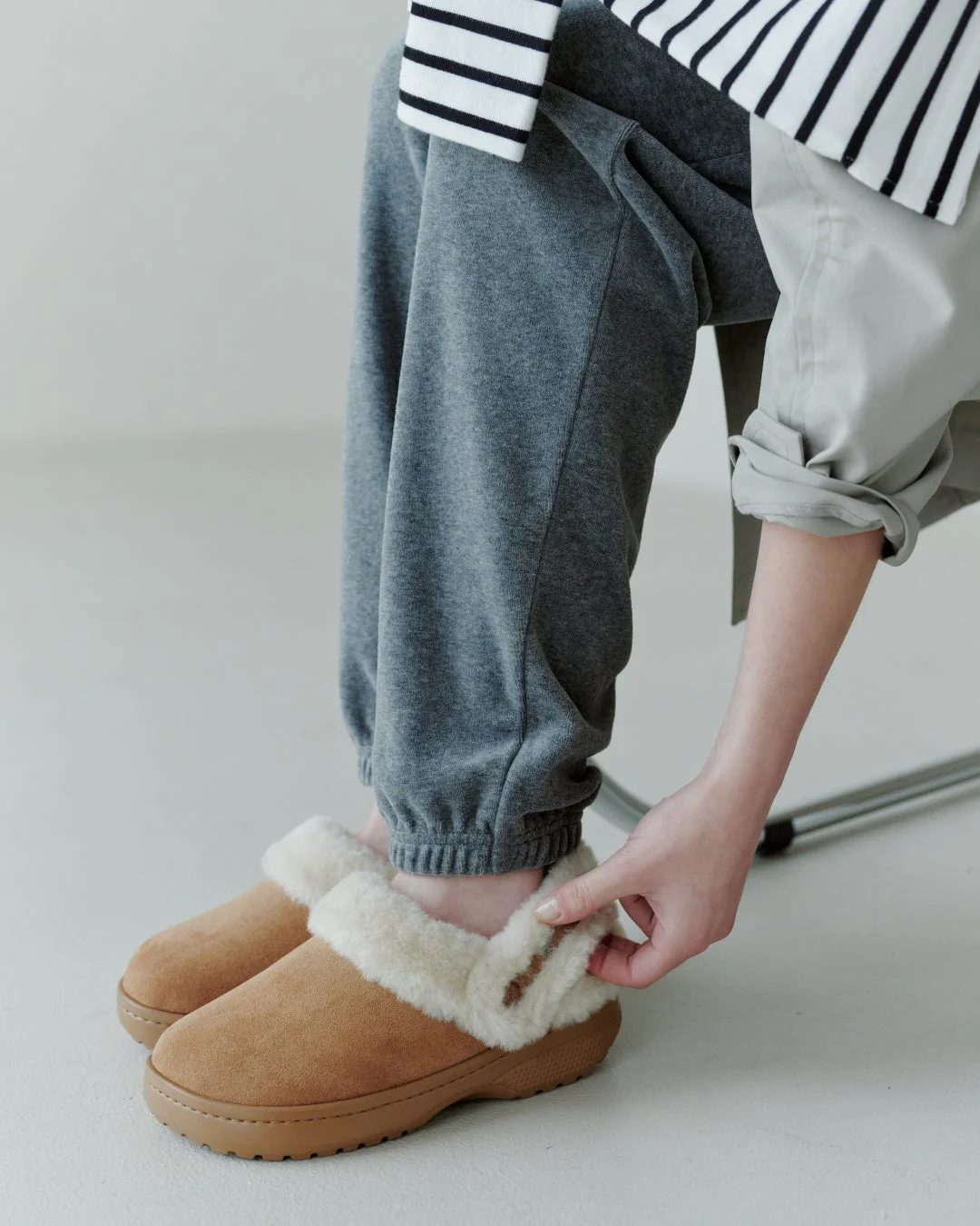 Unfurgtble Vegan Suede Clog 着用イメージ