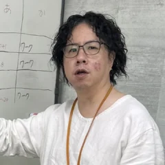 「パソコン苦手」でもAIで本を出版！就職氷河期世代の塾長が日英同時刊行、業務効率化の実践記録