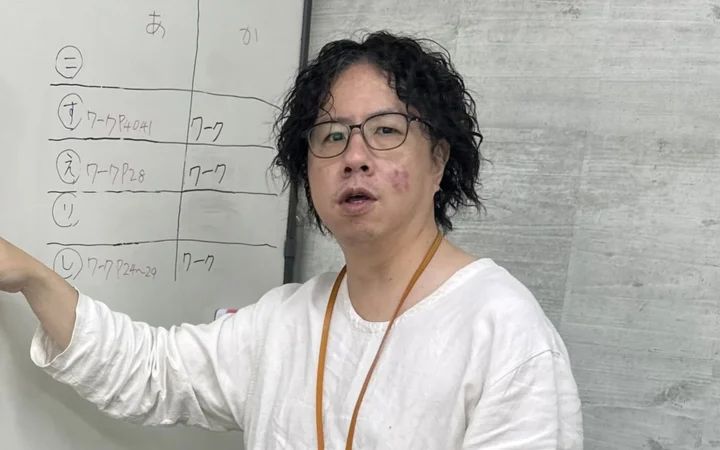 「パソコン苦手」でもAIで本を出版！就職氷河期世代の塾長が日英同時刊行、業務効率化の実践記録