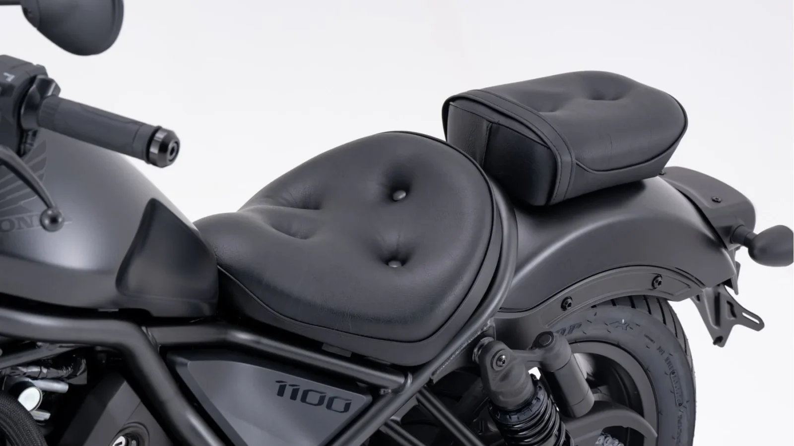 REBEL1100のロングツーリングを快適に！プロトが「ふかふかソファーシート」第二弾を発売