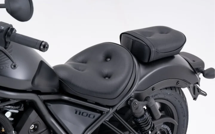 REBEL1100のロングツーリングを快適に！プロトが「ふかふかソファーシート」第二弾を発売