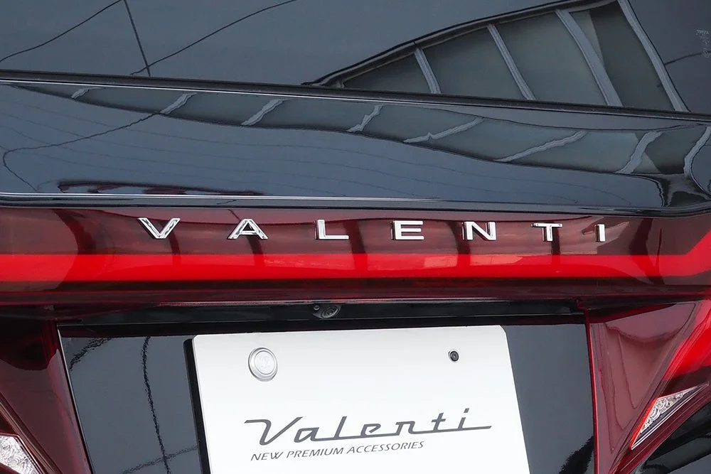VALENTIロゴエンブレム装着イメージ