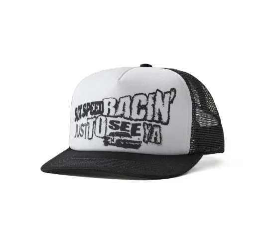 白と黒のツートンカラーのトラッカーキャップです。「SIX SPEED RACIN' JUST TO SEEYA」というレーシングテーマの文字と車のグラフィックがデザイン