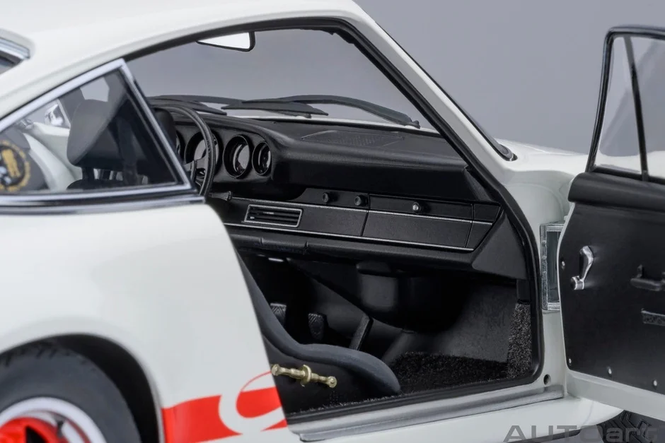 ポルシェ911カレラモデルカーの運転席側