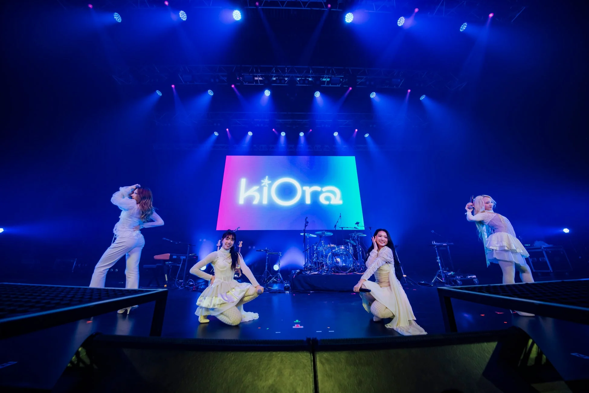 kiOraのライブパフォーマンスの様子
