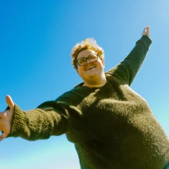 NPR絶賛のインディーロック救世主「Michigander」が待望の新作『Over Before You Know It』をリリース！新曲「YYY」MVも公開