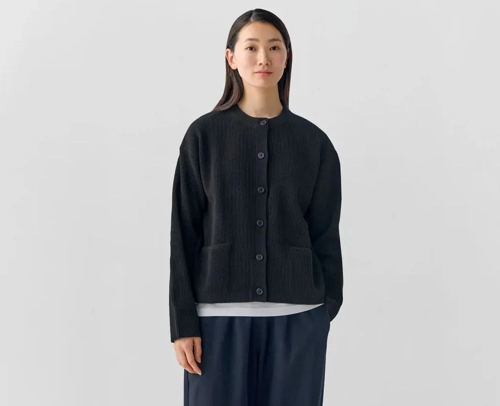 無印良品が「素材に還る」シリーズに初のパンツや洗えるニットなど21アイテムを新発売