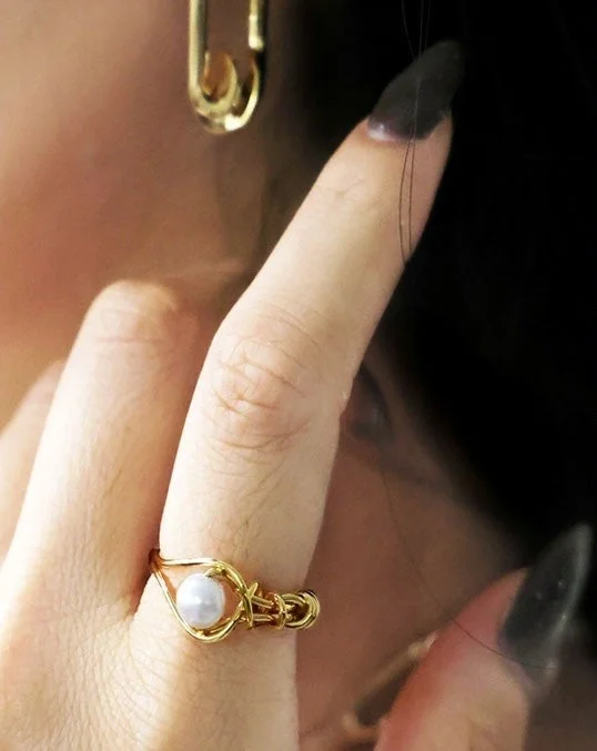 パールとゴールドワイヤーのリング